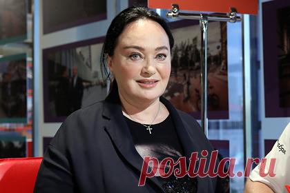 Гузеева назвала затравивших ее хейтеров людоедами. Ведущая программы «Давай поженимся!» Лариса Гузеева пожаловалась на травлю, с которой она столкнулась после выздоровления от коронавируса. Недоброжелатели обвиняют ее и других звезд в том, что те притворяются больными COVID-19. Она назвала хейтеров, оскорбивших ее, Надежду Бабкину и Александра Васильева, людоедами.