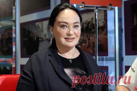 Гузеева назвала затравивших ее хейтеров людоедами. Ведущая программы «Давай поженимся!» Лариса Гузеева пожаловалась на травлю, с которой она столкнулась после выздоровления от коронавируса. Недоброжелатели обвиняют ее и других звезд в том, что те притворяются больными COVID-19. Она назвала хейтеров, оскорбивших ее, Надежду Бабкину и Александра Васильева, людоедами.