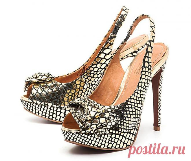Модные туфли с рисунком - Принт на туфлях может быть любой. Будь то шотландская клетка, разноцветный горох или разноцветные полоски. Сегодня наиболее актуальны туфли с рисунком, имитирующим шкуры животных или рептилий, а также с растительным принтом.