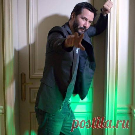 (65) KEANU REEVES LOVE FANS