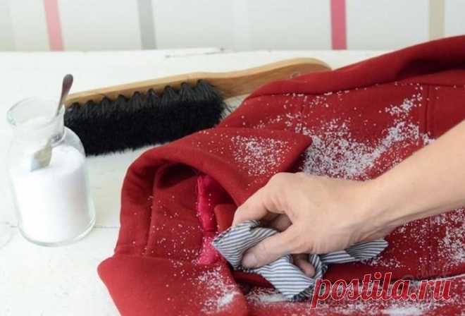Ключевые советы, как почистить разные виды пальто без похода в химчистку Пальто - популярный предмет гардероба как у мужчин, так и у женщин. Из-за регулярной носки верхняя одежда пачкается, однако частая стирка может испортить внешний вид вещи. Необязательно отправлять пал...