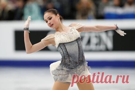 Загитова обратилась к Москвиной и перепутала ее имя. Олимпийская чемпионка по фигурному катанию Алина Загитова приняла участие в ледовом шоу, посвященном 80-летию заслуженного тренера Тамары Москвиной. После выступления спортсменка обратилась к юбилярше и перепутала ее имя, назвав специалиста Татьяной. Она также подарила тренеру букет цветов.