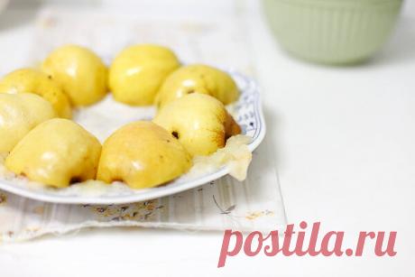 Зефир по ГОСТу Или, скажем так, почти по ГОСТу, хотя вкус у него, конечно, тот самый. Дело в том, что точной рецептуры у меня нет. Пропорции и процесс приготовления взяты из промышленного технологического справочника, там все подробно описано. Зефир делается из яблочного пюре. Это пюре должно быть густым и…