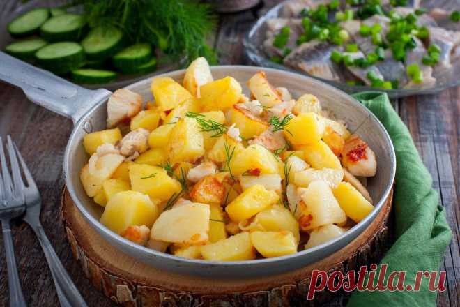 Жареная картошка с куриным филе на сковороде рецепт с фото пошагово - 1000.menu