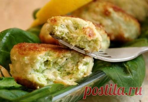 Диетические котлеты, рецепт приготовления с фото / Простые рецепты
1 филе курицы
•0,5 стакана сметаны или несладкого йогурта
•1 шт лук
•1,5 стакана измельчённого хлеба
•1 щепотка соли
•1 щепотка перца