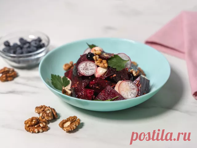 Салат с запеченной свеклой и ягодами 😋 | Food.ru — про жизнь со вкусом и смыслом | Дзен