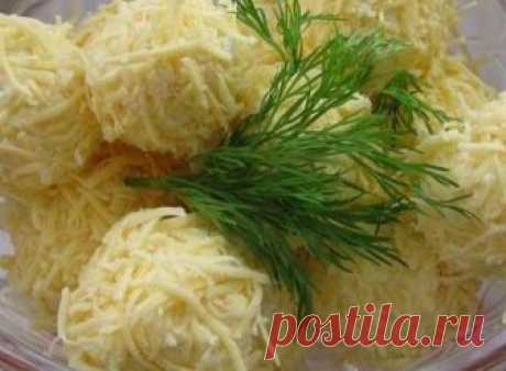 Вкусная закуска Снежки - У нас так Очень простая и вкусная закуска, которую я иногда делаю к праздничному столу. Основной компонент этой вкусной закуски это куриные грудки. Мы их отвариваем в подсоленной воде. Добавим в...