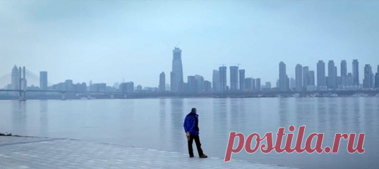Практически пустые улицы города с многомиллионным населением.