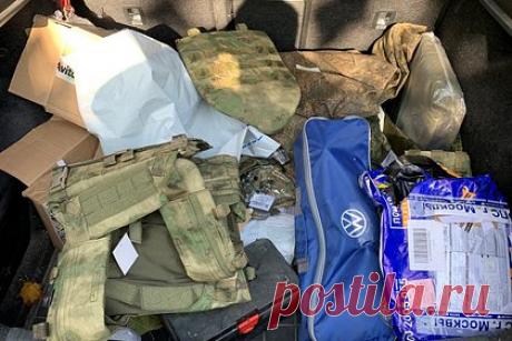 Российский инженер отправлял контрабандой военную продукцию на Запад. В Москве задержан инженер оборонно-промышленного комплекса (ОПК), который контрабандой отправил на Запад 500 посылок с российской военной продукцией на общую сумму 31 миллион рублей. Москвич на пару с другом, проживающим в Великобритании, открыл интернет-магазин, через который на протяжении двух лет торговал товарами.