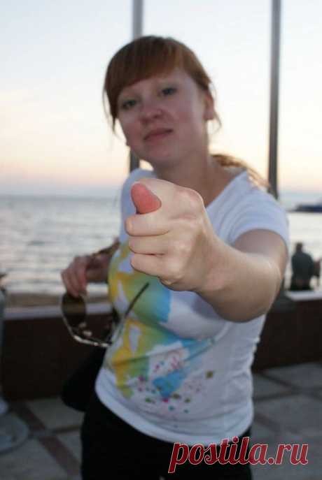 &quot;Не шути с женщинами: эти шутки глупы и неприличны&quot;-  предупреждал же меня Козьма Прутков. 
Да не послушал я.
При устройстве на работу в одну дизайн-студию написал для их директрисы план интернет-маркетинга с юмором. На свой счёт с юмором...
И получил вместо работы то, что видите :( 
Век живи - век учись.
Умнее учиться на чужих ошибках... но для того надо быть умнее :)