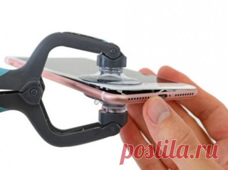 Специалисты iFixit узнали, зачем из iPhone 7 убрали аудиоразъём Одним из самых спорных изменений в новых iPhone 7 и iPhone 7 Plus стало то, что Apple отказалась от стандартного 3,5-мм аудиоразъёма. Представители компании объяснили данное решение тем, что разъём занимает слишком много пространства внутри смартфона. Специалисты популярного ресурса iFixit уже заполучили новый iPhone 7 Plus и сразу же решили его разобрать, чтобы посмотреть, насколько смартфон изменился внутри и как производитель…