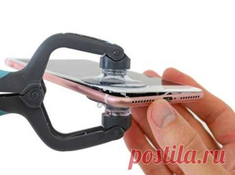 Специалисты iFixit узнали, зачем из iPhone 7 убрали аудиоразъём Одним из самых спорных изменений в новых iPhone 7 и iPhone 7 Plus стало то, что Apple отказалась от стандартного 3,5-мм аудиоразъёма. Представители компании объяснили данное решение тем, что разъём занимает слишком много пространства внутри смартфона. Специалисты популярного ресурса iFixit уже заполучили новый iPhone 7 Plus и сразу же решили его разобрать, чтобы посмотреть, насколько смартфон изменился внутри и как производитель…