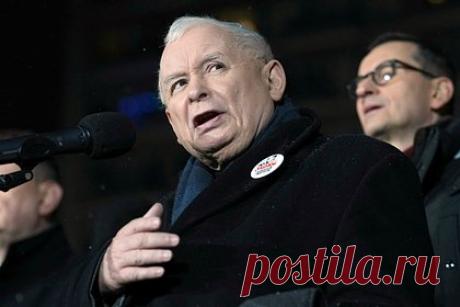 В Польше заявили о необходимости «исправить балаган» во власти. Лидер крупнейшей в Польше оппозиционной партии «Право и справедливость» Ярослав Качиньский выступил с антиправительственной речью на заседании сейма и заявил, что стране необходимо провести новые выборы, чтобы «исправить балаган» во власти. По его словам, иначе это все нельзя решить.