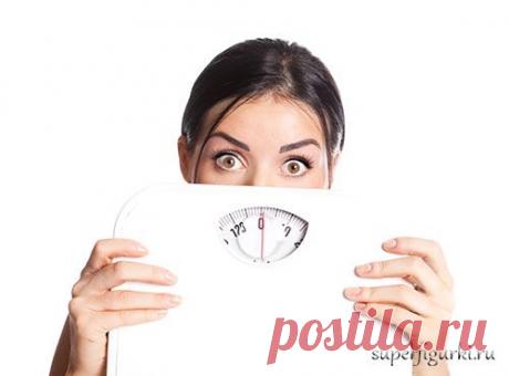 Как правильно взвешиваться | superfigurki.ru
Весы — это магический инструмент в арсенале каждой худеющей девушки. И мне часто кажется, что у нас с ними свои, личные и особенные отношения:)
Как часто, не увидев ожидаемых цифр, вы испытывали желание махнуть рукой и все бросить? Или забыть это страшное слово — весы и даже не смотреть в их сторону. Много ли предметов, на которые мы смотрим с надеждой, обижаемся, разочаровываемся, любим или ненавидим в зависимости от неких цифр?:)