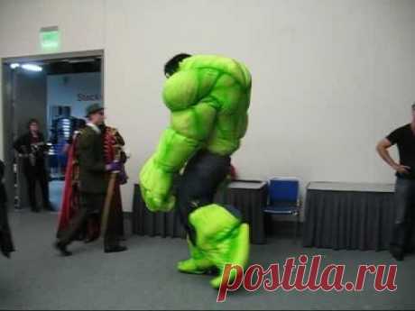 MikesCostumes.com - Showing off the Hulk Costume