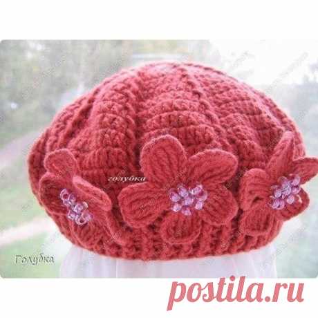 Берет крючком с рельефными столбиками

Автор мастер класса-Голубка 
Будем вязать из этих ниток, я их очень люблю. Крючок N3. На окружность головы 48см.
Т.к. мы будем вязать берет с рельефными столбиками, напомню как они вяжутся.
Эти столбики называют еще вогнутыми и выпуклыми. Фотографии из журнала (Вяжем для детей. Крючок N3 2002г.)
Делаем 6 в.п и замыкаем в кольцо соединительным столбиком.
1 ряд 12 столбиков с накидом (включая подъемный 3 в.п.)
2 ряд 24 столбика с накидо...