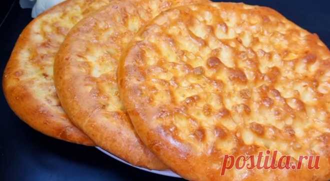 Мини пироги с картофелем и сыром. Умопомрачительная вкуснятина. Обязательно приготовьте | SUPER... Начинка: картофель - 500 гр., сыр - 200 гр., молоко - 50 мл., соль - 0,5 ч. л. Тесто: Теплое молоко - 500 мл., мука - 700 гр., соль - 1 ч. л., сахар - 1 ст. л., масло - 50 мл., дрожжи - 1 ст. л...