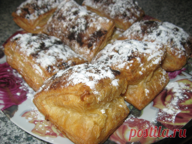 Слойки на кефире.
#слойки  #рецепт   #кулинария   


Вам потребуется:

Для теста: 
сливочное масло 250 г, 
1 ст. кефира 250 мл, 
1 п. разрыхлителя (10 г)
3 ст. муки (480 г). 

Для крошки: 
3/4 ст. муки (120 г) 
3/4 ст. сахара (150 г) 
100 г сливочного масла (натереть на тёрке)
