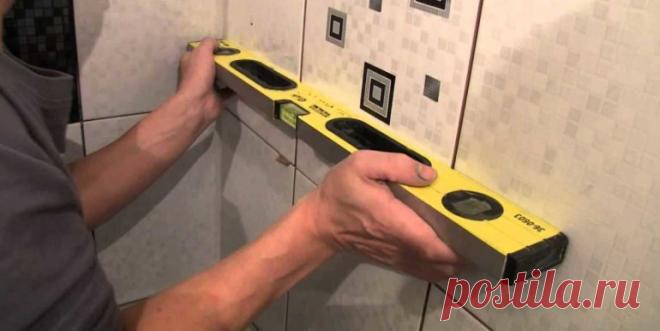 Как проверить ровность укладки плитки обычным правилом Сегодня, когда люди решают сделать ремонт квартиры, то в большинстве случаев им придется столкнуться с вопросом отделки рабочей зоны кухни, санузла пола