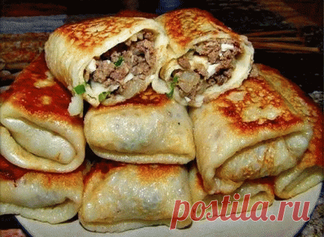 15 самых вкусных начинок для блинчиков. 
1. Блины с начинкой из яиц 
Состав: 4 яйца, 50 гр. зеленого лука, 5-10 гр. укропа, соль. 
Отварить 4 яйца. Натереть вареные яйца на терку. Обжарить зеленый лук 50 гр. Укроп 5-10 гр. Соль по вкусу. 
2. Творожная начинка в блины 
Состав: Творог 500 гр., 1 желток яйца, 2 столовые ложки сахара, 50 гр. изюма. 
Берем творог, добавляем в него один желток, сахар, перетираем все с творогом. 
В получившуюся массу добавляем изюм.