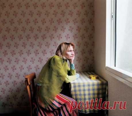 Почему женщина, которая вкладывает в мужчину всю свою душу, всегда остается ни с чем
В умах нашего общества крепко сидит убеждение, что хорошим людям вечно не везет, а подлецам все легко достается. И деньги, и успех, и любовь. Помните, как в нулевые книжные магазины наполнились бестселлерами: «Мужчины любят стерв. Как стать стервой за 10 дней». Эти брошюры раскупались, как горячие пирожки. Всем...
Читай пост далее на сайте. Жми ⏫ссылку выше