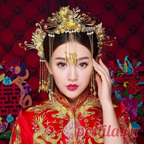 В Китае самый высокий порог брачного возраста в мире: 20 лет для женщин и 22 года для мужчин. Интересно, что в средневековом Китае была совершенно обратная ситуация. Тогда по закону 20 лет было предельным возрастом, в котором девушка могла выйти замуж. Мужчины могли жениться до 30. Таковы были представления Конфуция о брачном возрасте. Вступать в брак можно было девушкам с 13 лет, а молодым людям — с 15. Соблюдение закона контролировал специальный чиновник: он составлял списки 30-летних мужчин…