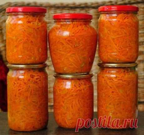 Закуска Консервированная морковь по-корейски 
Компоненты: 
крупная, осенняя морковь с нежной сердцевиной – 3 кг; 
светлого сорта лук – 500 г; 
масло в идеале кунжутное, но можно подсолнечное или кукурузное – 1 стакан; 
столовый 9% уксус – 150-180 мл; 
соль – 2 ст л.; 
сахар – 1 стакан; 
чеснок – 2 крупные головки; 
молотый кориандр – 2 ст. л.; 
перец черный – 1 ч.л.; 
тертый лавровый лист – 1 большая щепоть.