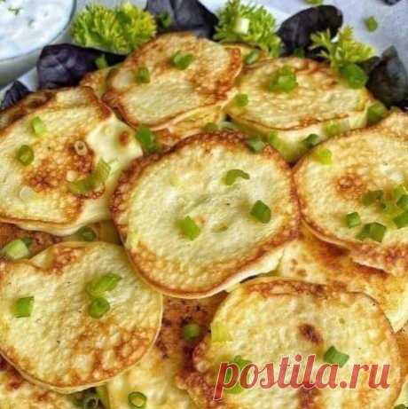 Кабачки в кляре Невероятно вкусный рецепт! Обязательно попробуйте!&nbsp;
&nbsp;&nbsp;ИНГРЕДИЕНТЫ:&nbsp;
Кабачки 450 грамм&nbsp;&nbsp;Сметана 20% 300 грамм&nbsp;&nbsp;Яйца 2 шт.&nbsp;
Рисовая мука 60 грамм&nbsp;&nbsp;Чеснок 10 грамм&nbsp;
Петрушка 10 грамм&nbsp;&nbsp;Оливковое масло 5...