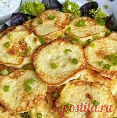 Кабачки в кляре Невероятно вкусный рецепт! Обязательно попробуйте! 
  ИНГРЕДИЕНТЫ: 
Кабачки 450 грамм  Сметана 20% 300 грамм  Яйца 2 шт. 
Рисовая мука 60 грамм  Чеснок 10 грамм 
Петрушка 10 грамм  Оливковое масло 5...