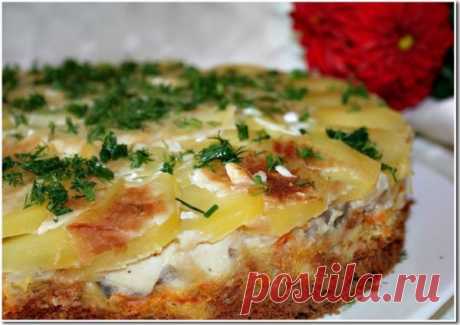 Легкий, быстрый  и очень вкусный пирог-запеканка «Клюмс» 


Безумно вкуууснооооо!









Состав и приготовление:
Смазываем глубоки противень обильно жиром.
Очищенный картофель нарезаем тонкими  кружочками (3-4 мм толщиной), выкладываем его на дно первым с…