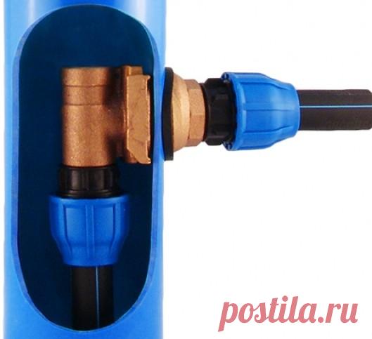 Скважинный адаптер.

Скважинный адаптер применяют при герметизации врезки в скважину. После этого целый год скважиной пользуются без проблем.
 
Адаптер сделан из 2-ух частей. Первая прикрепляют к обсадной трубе, через муфту устанавливают уже 2-ую трубу(на подвешеный насос). После, как опустят насос, соединяют внутри колонны скважины. Что-бы соединение оставалось герметичным, в активную используемое место адаптера уплотняют сальником.