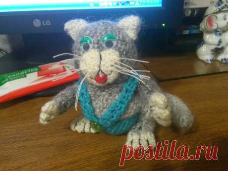 И у котяры в пузе яйцо.