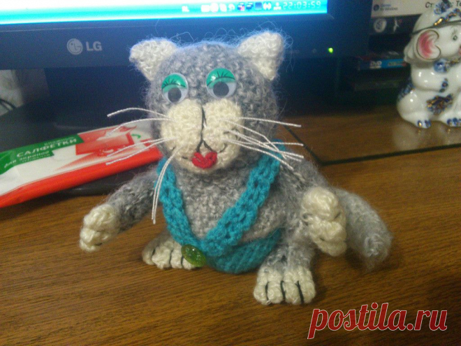 И у котяры в пузе яйцо.