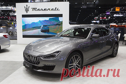 Maserati перейдет на электрокары. Итальянский производитель эксклюзивных автомобилей Maserati к 2030 году будет делать все свои автомобили электрическими. К 2025 году Maserati планирует стать первым брендом, который представит линейку полностью электрических автомобилей. Она получила название Folgore, что с итальянского переводится как «удар молнии».