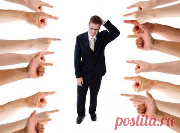 Воздействовать на людей, не оскорбляя их и не вызывая у них чувства обиды

1- Начинать разговор с похвалы, искренне признавая их достоинства.
2- Указывать на ошибки других нужно не прямо, а косвенно