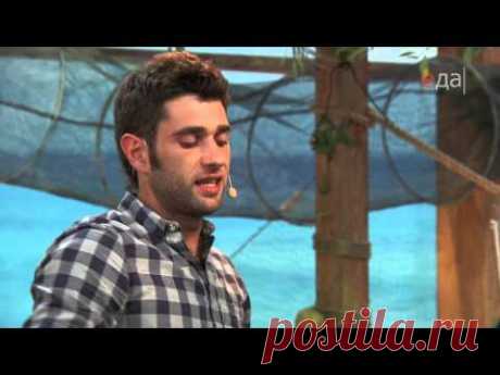 Тигровые креветки и тальятелле с морепродуктами и острым кокосовым соусом