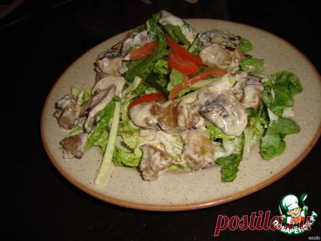 Теплый салат с куриной печенью и шампиньонами
