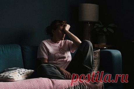 Раскрыты причины постоянной усталости и средства борьбы с ней. Фитнес-тренер и специалист по коррекции расстройств пищевого поведения Александра Синюхаева рассказала о причинах постоянной усталости и плохого самочувствия. Она предупредила, что к упадку сил могут привести дефицит железа, ферритина, низкий уровень гемоглобина, затяжной стресс и еще ряд факторов.