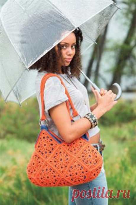 Delia Crochet Bag Create a contrasting lining as you go with double-density crochet motifs stitched together into a hobo-style crochet bag.