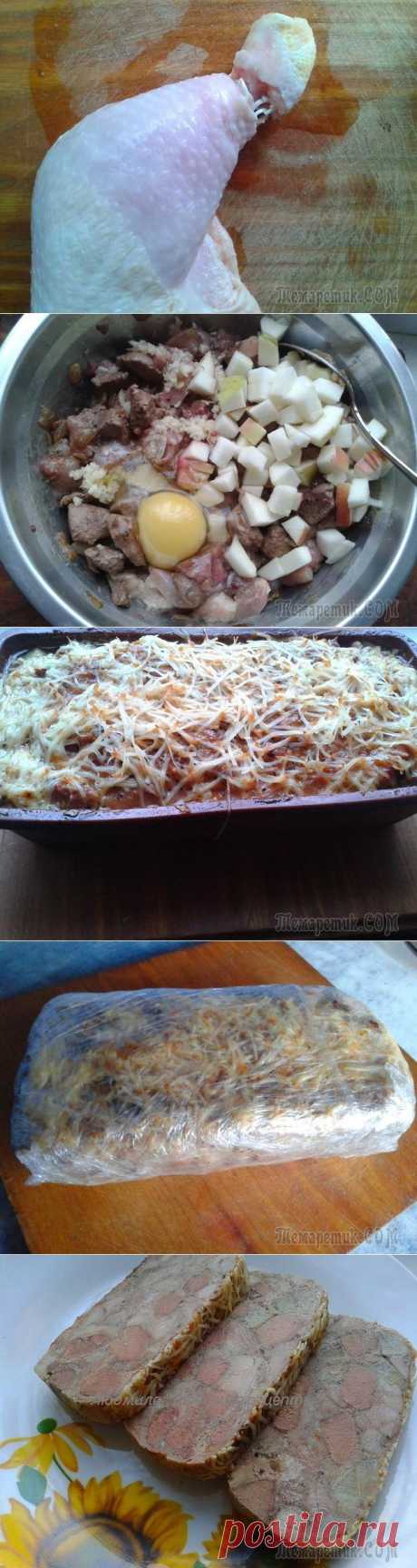 Куриный рулет с печенью и яблоками .