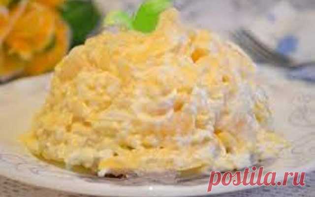 САЛАТ С АНАНАСАМИ, СЫРОМ И ЧЕСНОКОМ — НАСТОЯЩАЯ ФЕЕРИЯ ВКУСОВ. ИДЕАЛЬНАЯ СОВМЕСТИМОСТЬ ТАКИХ РАЗНЫХ ПРОДУКТОВ. - Образованная Сова