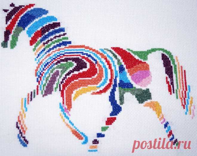 Modern cross stitch kit Abstract horse Modern cross stitch kit Abstract horse. Counted cross stitch kit with whole stitches only. Kit contains: Cross stitch pattern Fabric - see options available Threads pre-wound on plastic card bobbins Needle Instructions