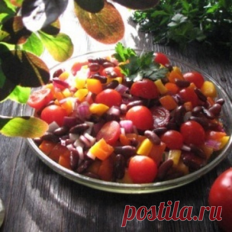 Салат из красной фасоли, черри и сладкого перца