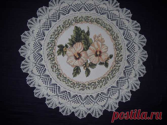 Центр - гобелен, далее хлопок, диам. 80 см.