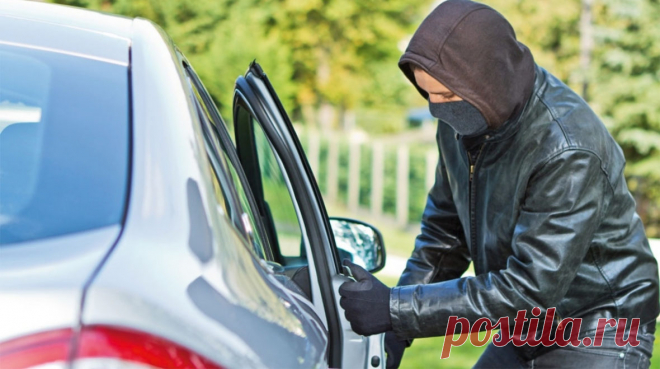 Угонщик, увидев на заднем сиденье угнанной машины ребенка, вернулся, чтобы отчитать мать