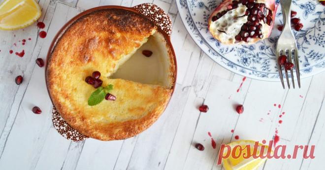 Творожная запеканка! Быстро и очень вкусно! Творожная запеканка хороша тем, что это не только вкусное и полезное блюдо, но еще и практически безотказный вариант – если следовать приведенному рецепту, она всегда получается! Для того, чтобы приготовить такое блюдо понадобится: 1 килограмм жирного творога, 6 столовых ложек сметаны, 2 яйца, 6 столовых ложек с горкой манной крупы, 6 столовых ложек сахара, 1...