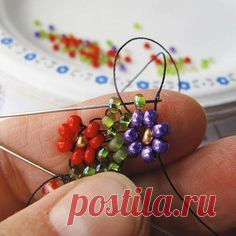 Peyote-Stitch Daisy Bracelet