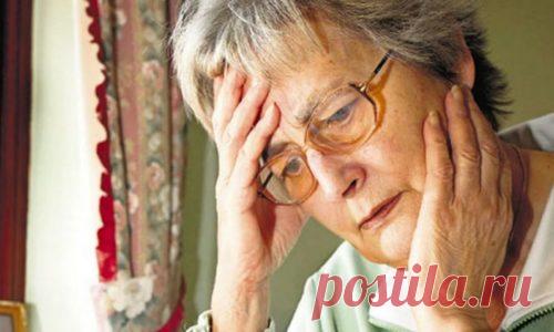 Свекровь устала терпеть выходки соседа - Простые истории Свекровь устала терпеть выходки соседа Почти в каждом дворе любого города живет странная парочка – это сухонькая, сгорбленная старушка-мать и сын -