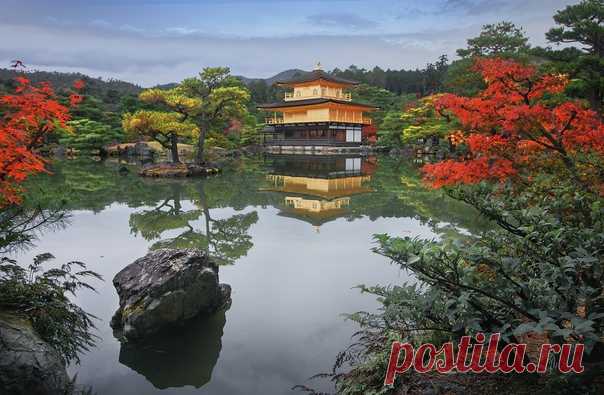 «Кинкаку-дзи, Золотой павильон — один из храмов комплекса Рокуон-дзи (префектура Киото). Своё второе название храм получил благодаря тончайшим листам из чистого золота, которыми покрыт павильон», – рассказывает Михаил Воробьев: nat-geo.ru/community/user/9757