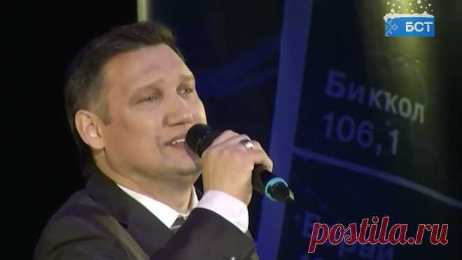 Ильгиз Шакуров - Хыузар булып ага
Илгиз Шәкүров - Һыуҙар булып аға
Р.Хәкимов көйө, Р.Хәкимйәнов һүҙҙәре